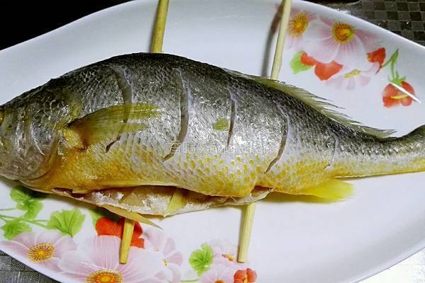 清蒸黄花鱼的做法图解4