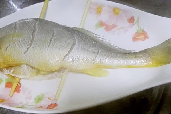 清蒸黄花鱼的做法图解5