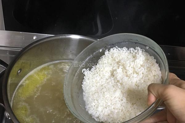 鲜虾鸡肉粥的做法图解2