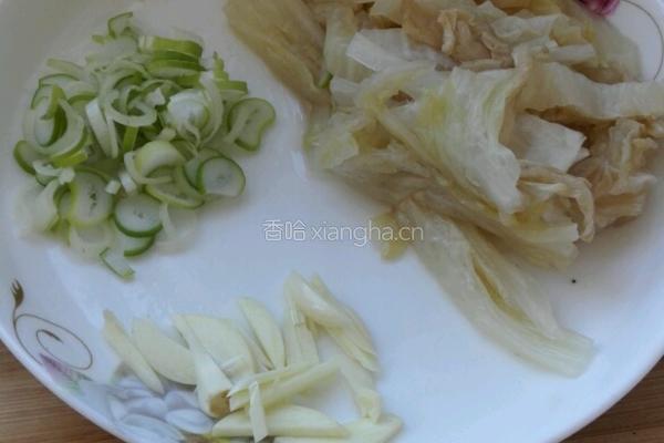 酸菜土豆丝的做法图解2