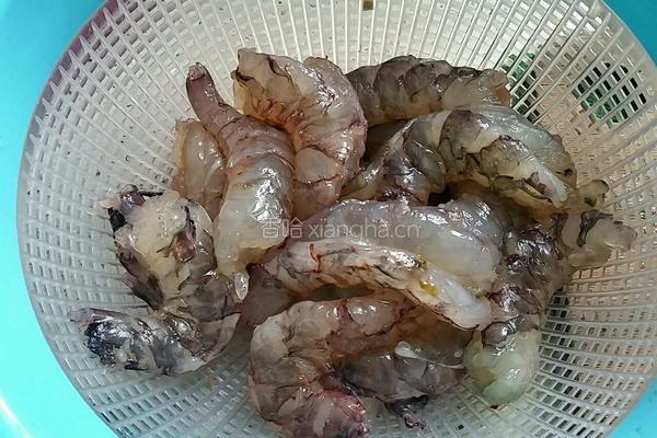 咕噜虾球的做法图解2