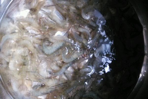 盐水小虾米的做法图解1