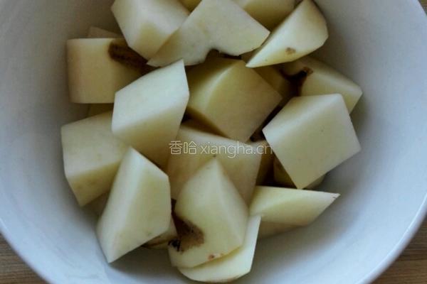 红烧鸡块烧土豆的做法图解3