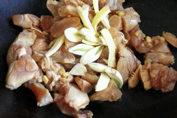 红烧鸡块烧土豆的做法图解6