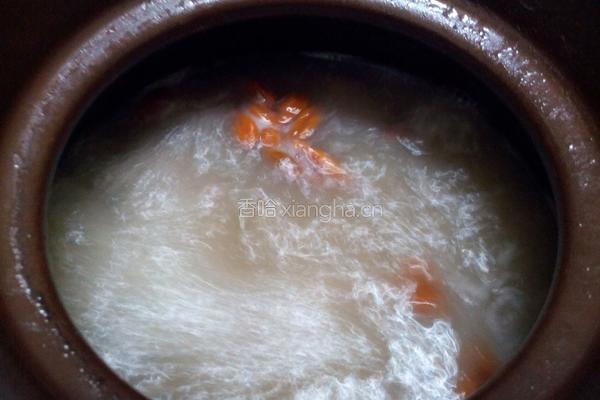 花生板栗墨鱼汤的做法图解6