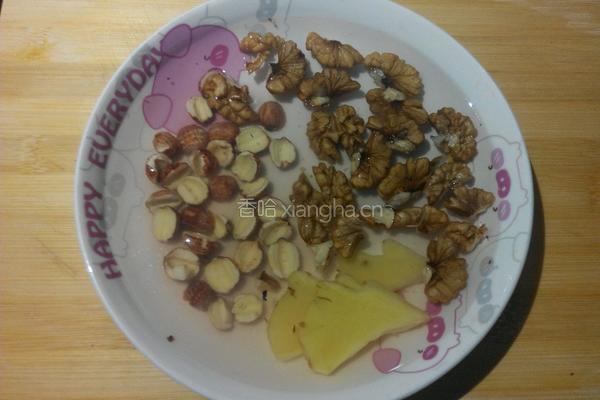 核桃莲子炖猪心的做法图解4