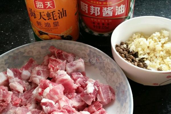 豉汁蒸排骨的做法图解1