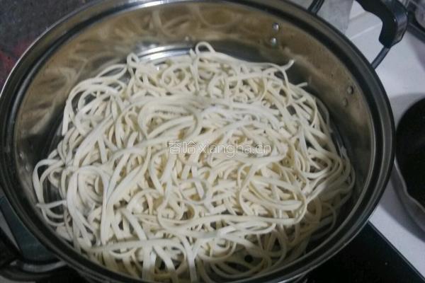 豆角焖面的做法图解1