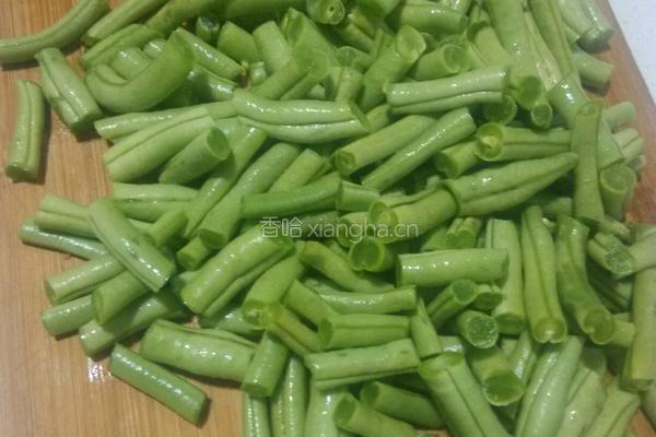 豆角焖面的做法图解2