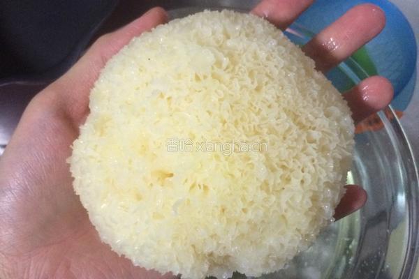 银耳雪梨红枣羹的做法图解2