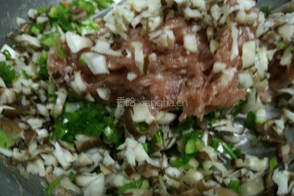 香菇胡萝卜瘦肉蒸饺的做法图解8