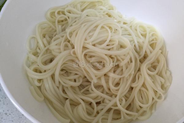 卤牛腩汤面的做法图解5