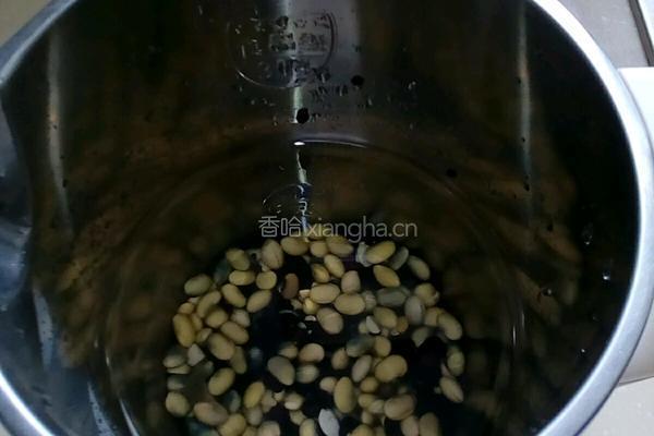 黑豆芝麻浓浆的做法图解2