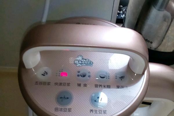 黑豆芝麻浓浆的做法图解3