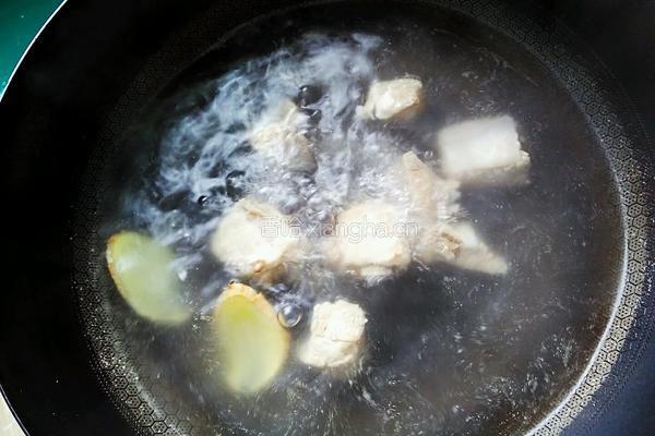 香菇白菜排骨汤的做法图解7
