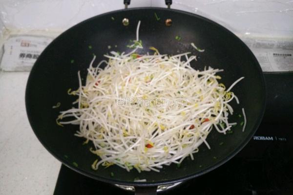 炝拌绿豆芽的做法图解5
