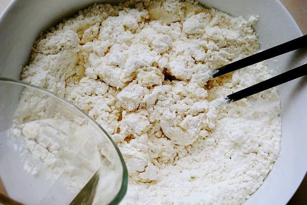 韭菜素馅饼的做法图解1