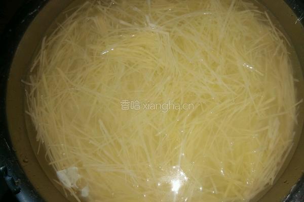 香酥拌土豆丝的做法图解2