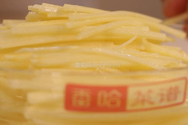 酸辣土豆丝的做法图解1