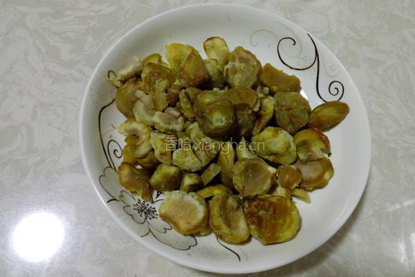 板栗鸡块的做法图解2