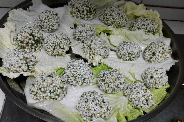 荠菜珍珠丸子。的做法图解10