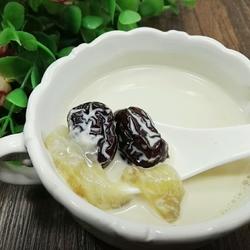 鱼胶炖牛奶甜品的做法[图]