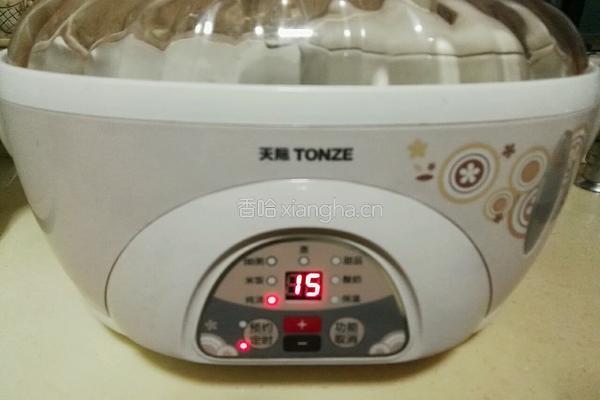 花胶炖牛奶甜品的做法图解4