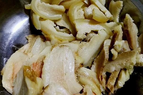 五花肉炒辣白菜的做法图解2