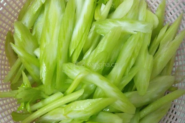 陈醋炒西芹的做法图解3
