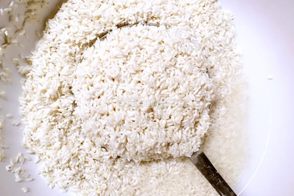 腊肉煲仔饭的做法图解1