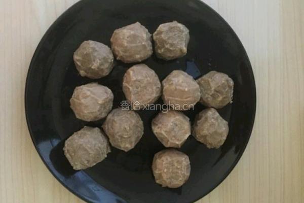 牛肉丸子汤的做法图解2