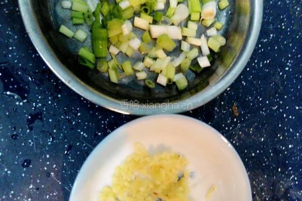 广州特色：煲仔焗鸡饭（一人份量）的做法图解2