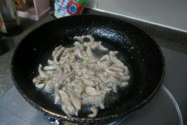 菠菜炒肉的做法图解3