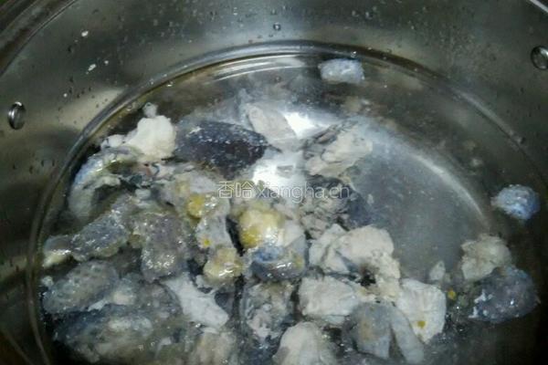 新鲜天麻炖鸡的做法图解2