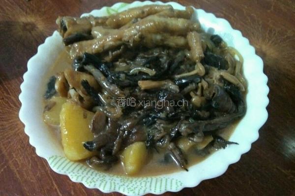 东北蘑菇炖鸡爪子