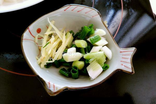 萝卜丁扣肉米饭的做法图解3
