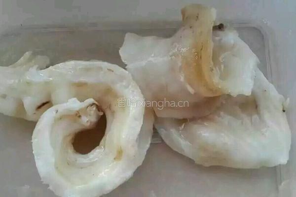 花胶炖牛奶甜品的做法图解2