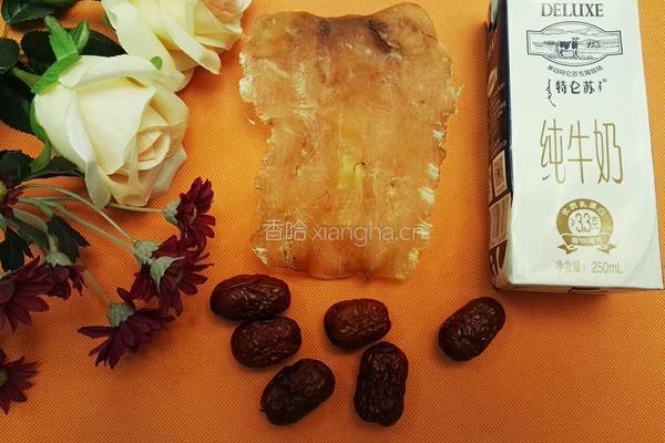 花胶炖牛奶甜品的做法图解1