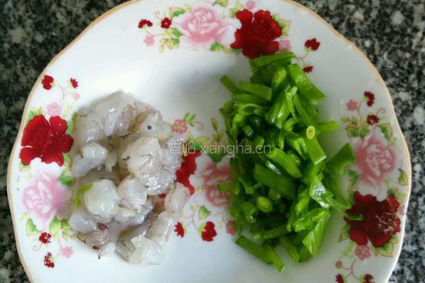 虾仁炒饭的做法图解2