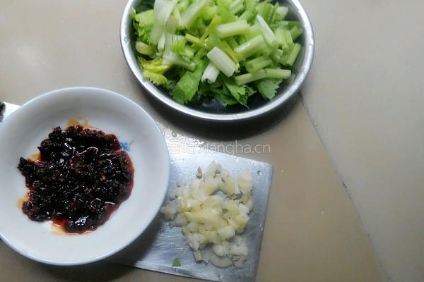 胗球炒酸菜的做法图解2
