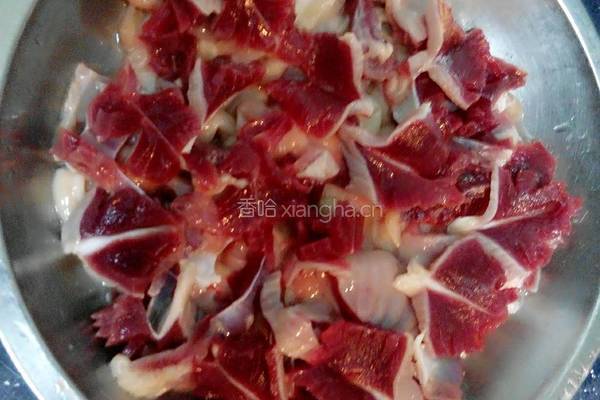 胗球炒酸菜的做法图解4