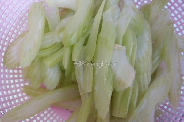 瘦肉汤面的做法图解2