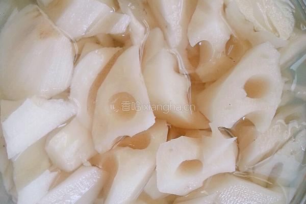 糖醋藕块的做法图解1