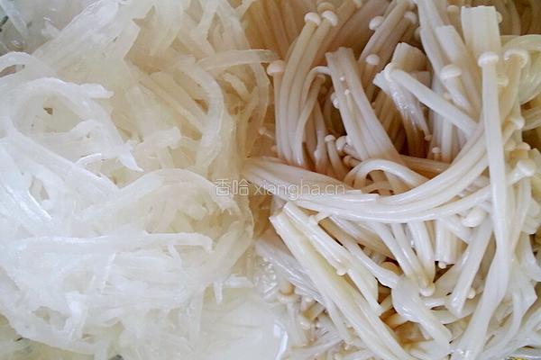 金针菇萝卜汤的做法图解3