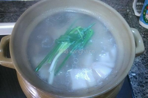 莲藕大骨汤的做法图解4