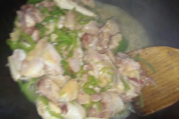 青椒炒鸡肉的做法图解4