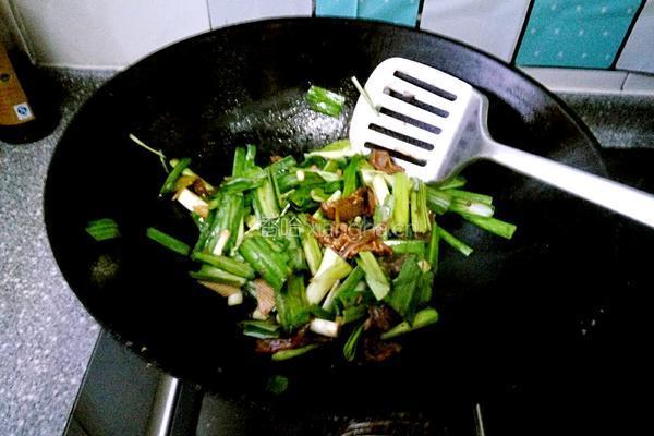 豆皮炒青蒜的做法图解4