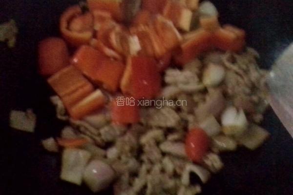 干锅肉炒红椒的做法图解2