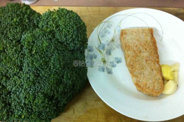 肉卷炒西兰花的做法图解1