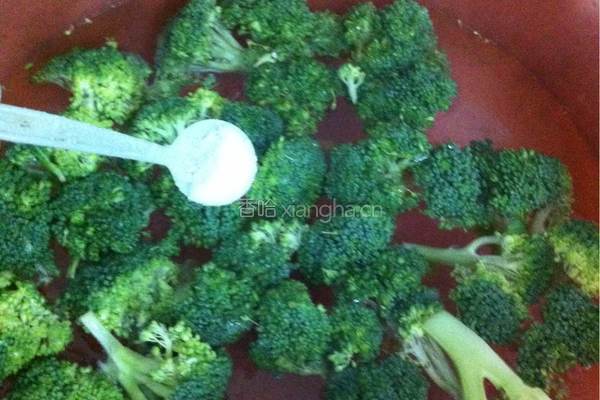 肉卷炒西兰花的做法图解2
